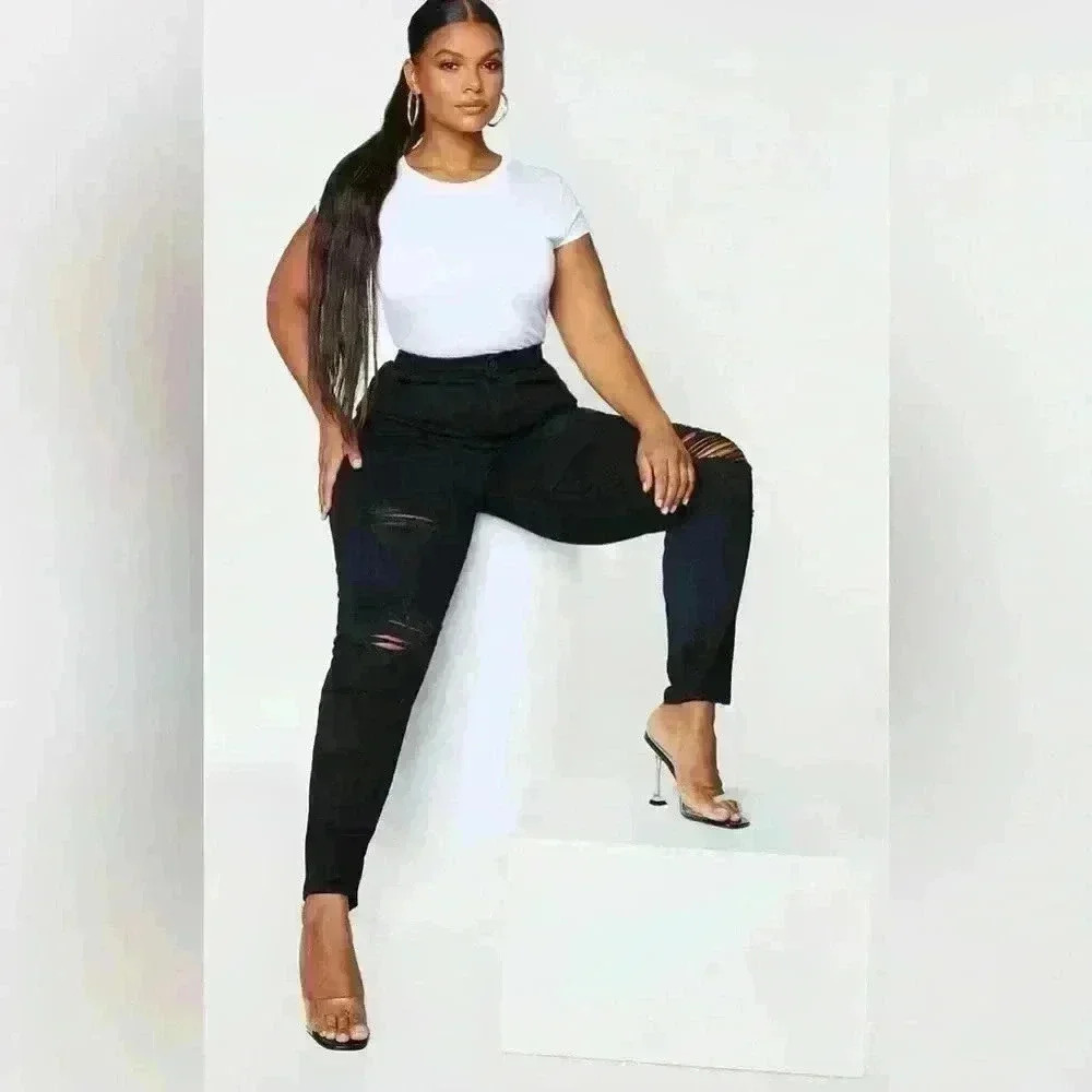 PRETTYLITTLETHING  Plus Black 5 Pocket Ripped Skinny Jeans